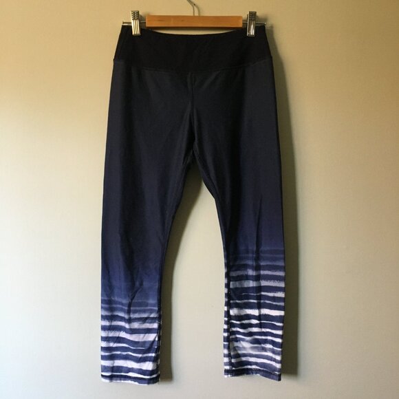 White-Capped Waves Cropped Yoga Pants - Picture 3 of 11